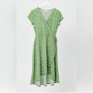 NWOT GILLI WRAP DRESS